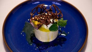 Passievruchtenparfait met chocoladetuille