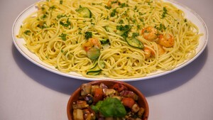 Pasta gamberetti, zucchine e zafferano (pasta met garnalen, courgette en saffraan)