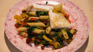 Pasta in pittige ansjovisolie