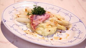 Hollandse asperges met boerenachterham in abrikozen glacé