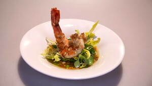Visgelei met gebakken gamba’s en pissenlit
