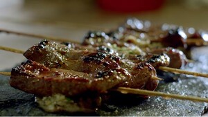 Geroosterde auberginepuree met gemarineerd teriyakivlees