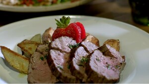 Geroosterde ossenhaas met vijgensalade en balsamicosaus