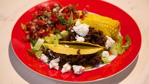 Taco’s met gepofte paprikasalsa en maïskolven