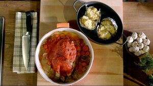 Halve kip uit de oven met gepofte aardappels