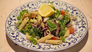 Griekse tonijnpastasalade