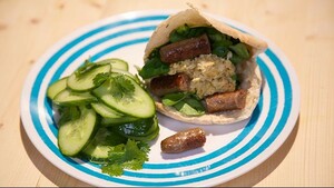 Pita’s met hummus en lamsworstjes