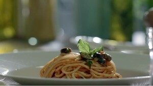 Pasta puttanesca en ijsrol met kruidige vijgen