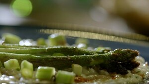 Risotto met paddenstoelen en groene asperges