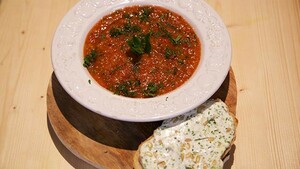 Zomerse gazpacho met munt