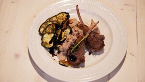Lamskoteletten met witte bonencrème en chorizo