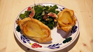 Snelle perentaartjes met vijgensalade
