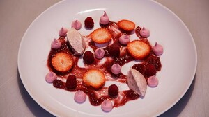 Rabarber en roze meringue