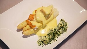 Asperges met gerookte heilbot
