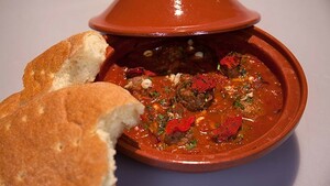 Tajine met gevulde gehaktballen met ‘zongedroogde’ tomaatjes