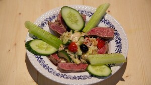 Griekse rijstsalade met gegrilde biefstuk