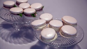 Macarons, hartig en zoet (patécrème en witte chocolade-vanillecrème)