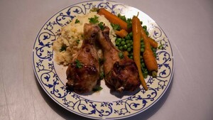 Tweeling kipkluifjes (kip met puree, bospeen en doperwten)