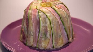 Ciambella di riso ripiena (risottotaart met doperwten en ontbijtspek)