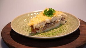 Funchi ovenschotel uit Curaçao (Ovenschotel van maïsmeel en gehakt)