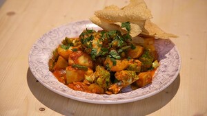 Zoete aardappelcurry met papadums