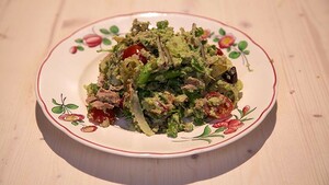 Warme aardappeltonijnsalade met artisjokpesto