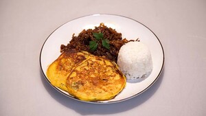 Rendang van spitskool met maïspancakes