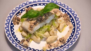 Gnocchi met gesmoorde groene kool en kabeljauw