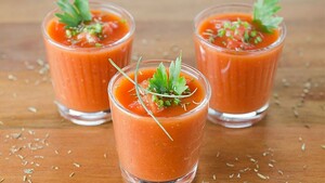 Gazpacho met oude kaas (to go)