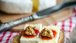 Broodje met brie en smeuïge walnotenpasta