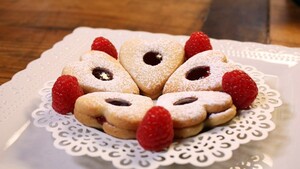Shortbread sweethearts