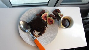 Sticky toffee pudding met vijgen en gember