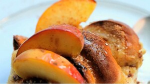 Sunday sin (dessert met briochebrood en perziken)