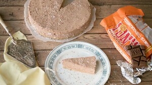 Salted caramel chocolate no bake cheesecake