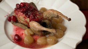 Kwartels gestoofd in druivensap met cranberrysaus