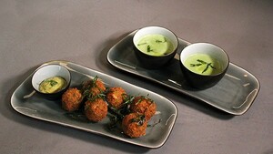 Zomerse erwtensoep met bitterballen