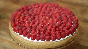 Frambozenvlaai met walnoten