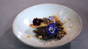Chocolademousse met gekaramelliseerde banaan