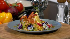 Bulgursalade met eetbare bloemen