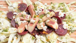 Salade met rabarber, biet en venkel