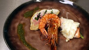 Mixed fish grill met salsa verde