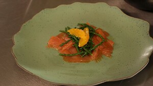 Gerookte zalm met (bloed)sinaasappel en zeekraal