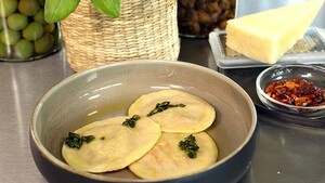 Ravioli met amatriciana-saus