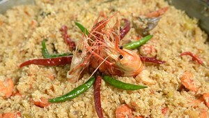 Garnalenpilav met gestoomde mango