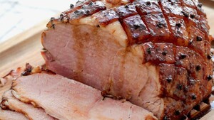 Langzaam geroosterde ham met suikerstroop