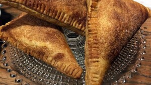 Kersenflappen met banketbakkersroom