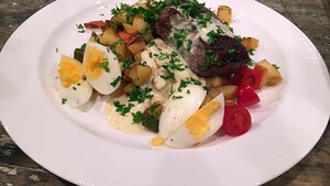 Biefstuk met huzarensalade