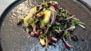 Zuurkoolsalade met zwarte rijst