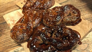 Pretzels met gezouten karamel