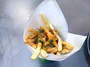 Knolselderijfriet met gerookte paprikamayonaise
